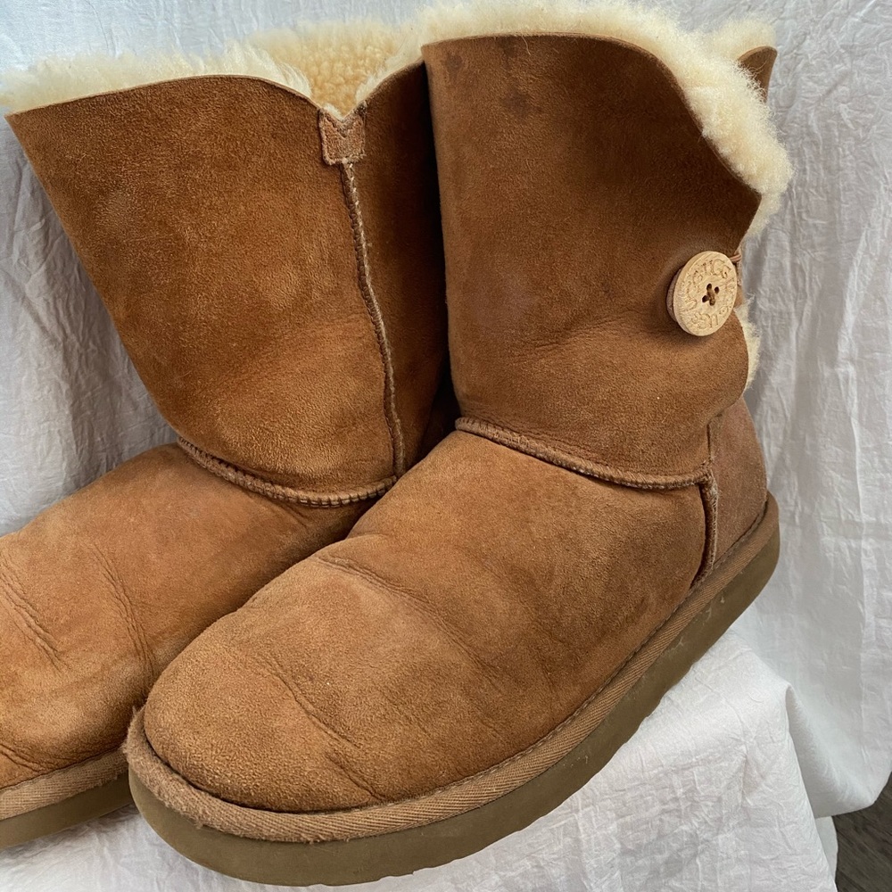 brown bailey button uggs